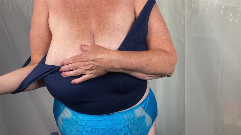 Mr MF: 그녀의 부드러운 브래지어를 벗는 미시 발 부인 2부