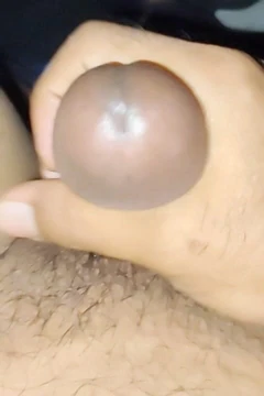 Masturbazione di un grosso cazzo