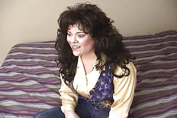 Radical: Sexy baculatá zralá děvka saje ptáka jako profesionál