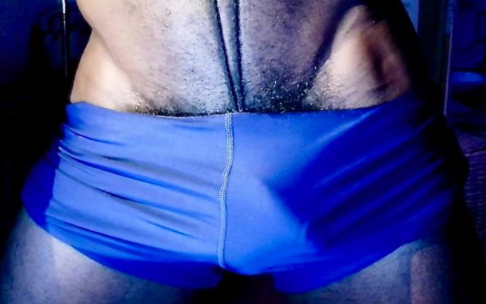 MrMagicDevil: Kontolku dientot besarku pakai celana spandeks ketat warna biru