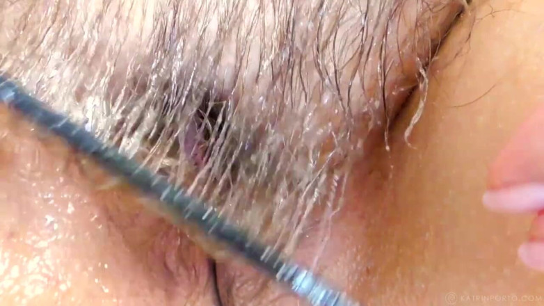 Katrin Porto: Ich kämme meinen haarigen busch