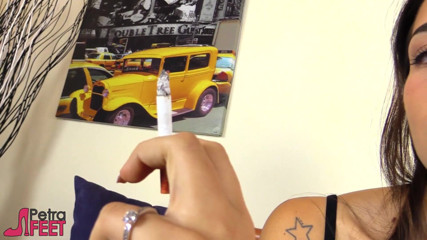 Smokin Fetish: Kasut tumit tinggi dan fetish rokok dengan Petra panas