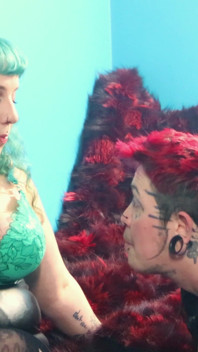 Femdom & T-chlapec Lidský popelník