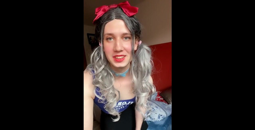 Anna Rios: When You Offer Your Twin Stepsis Helping Hand and Dress...