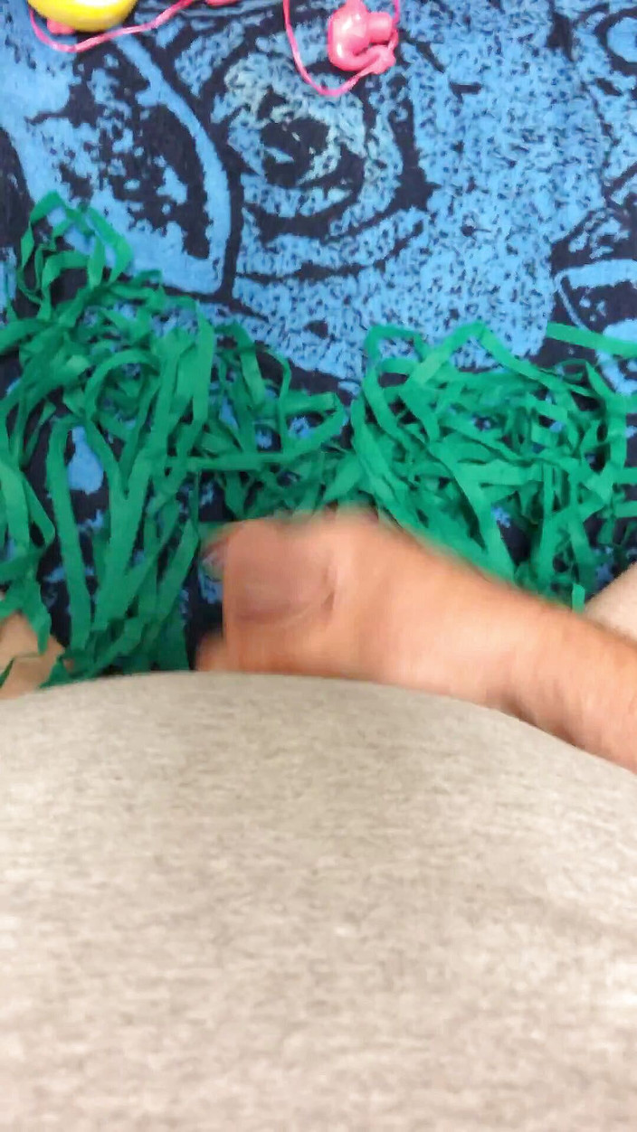 Kinky horny gay bois: Gay sissy si hraje se svým sissy klitorisem