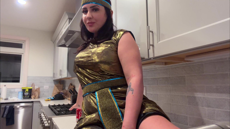 Kink in Time: Tilly Mcreese's oud-Egyptisch burpingritueel 4k pov godinnenbuiken wachten!