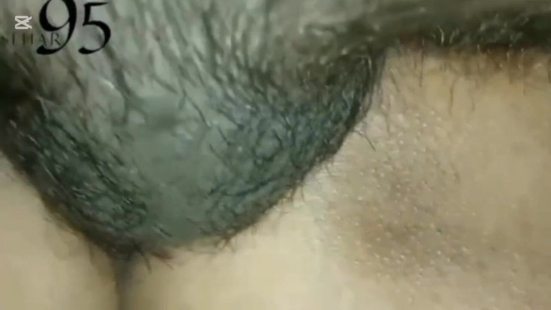 sehar95: Un mari laisse un inconnu utiliser sa femme attachée et...