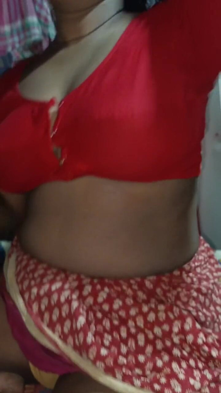 Monika Bhabhi: La ragazza del villaggio gode