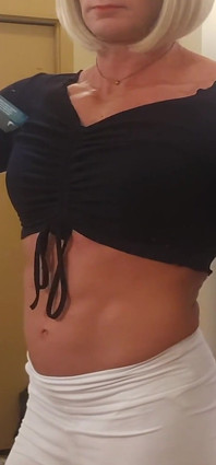Tgirl Missy rokend sexy