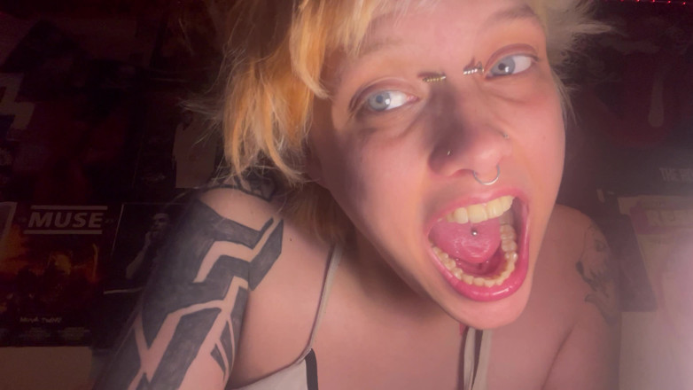 Glitterqueen1999: Goth meisje geen make-up mondtour! Tongtanden 