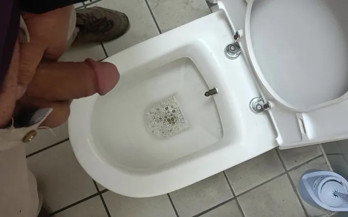 CenkAy: daddy toilet