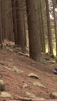 Video eksklusif tanpa kondom: lelaki miang dengan zakar keras suka berkongkek di dalam hutan