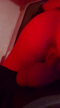 La teen con il culo perfetto che rimbalza su un cazzo enorme!