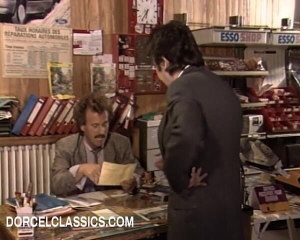Dorcel classics: Una mamada debajo del escritorio