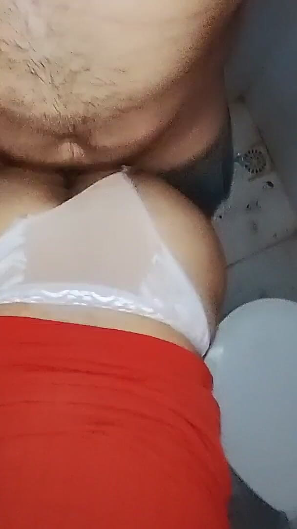 BrazilianHotCouple: I Ate a Stranger's Pussy While Walking in the Morning.