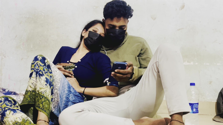 NikiRathod: Penyingkiran Pakaian, Bercium Buah dada menekan buah dada yang dia...