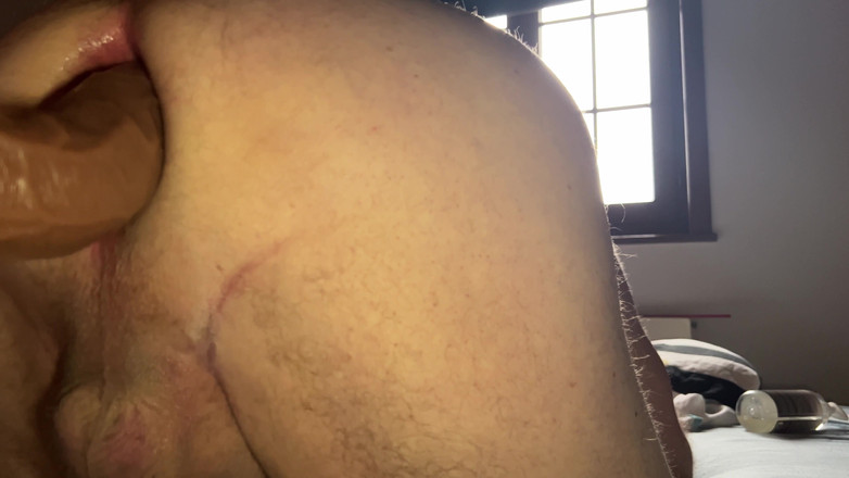 Almaviva: दादाजी अपने भूरे रंग के डिल्डो को चोदते हैं और वह इसका मजा लेते हैं