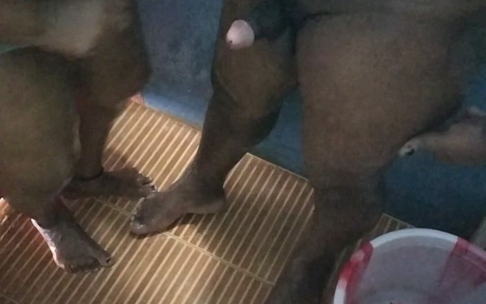 Benita sweety: Polykání spermatu v koupelně. Pije sperma