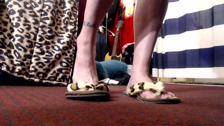 Abby Anna: Toe wiggling flip flops