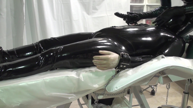 Latex Danielle: Látex Danielle - mi orgasmo es el primero, el esclavo necesita...