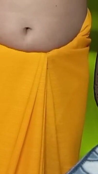 India hermosa en color amarillo sari
