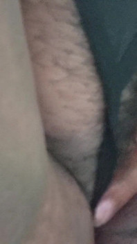 Dicke MILF masturbiert unter der Dusche