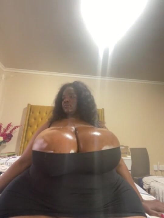 Legendary Booty Overdose: Гра з чорними цицьками товстушки