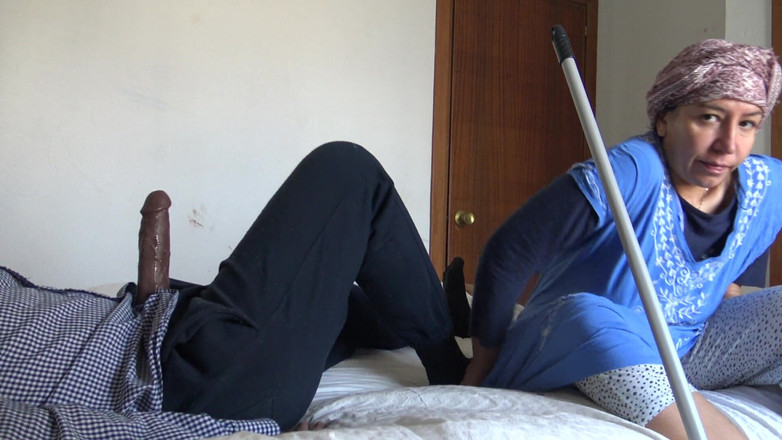 Souzan Halabi: Cette musulmane est choquée !! Je sors ma grosse bite noire...