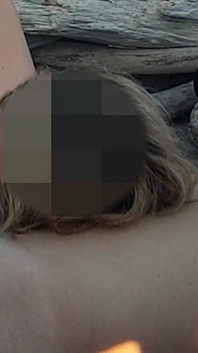 Pussy flash- lo sconosciuto ha beccato il mio patrigno a... una spiaggia e si segarono il cazzo - misscreamy