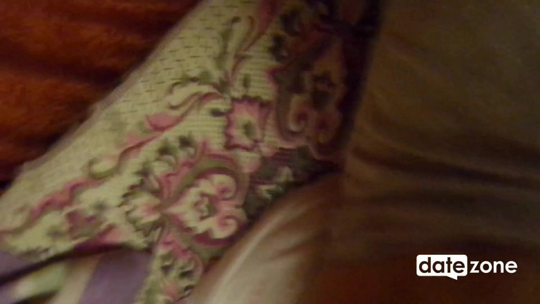 Datezone: Je me faufile à ma copine pour la baiser