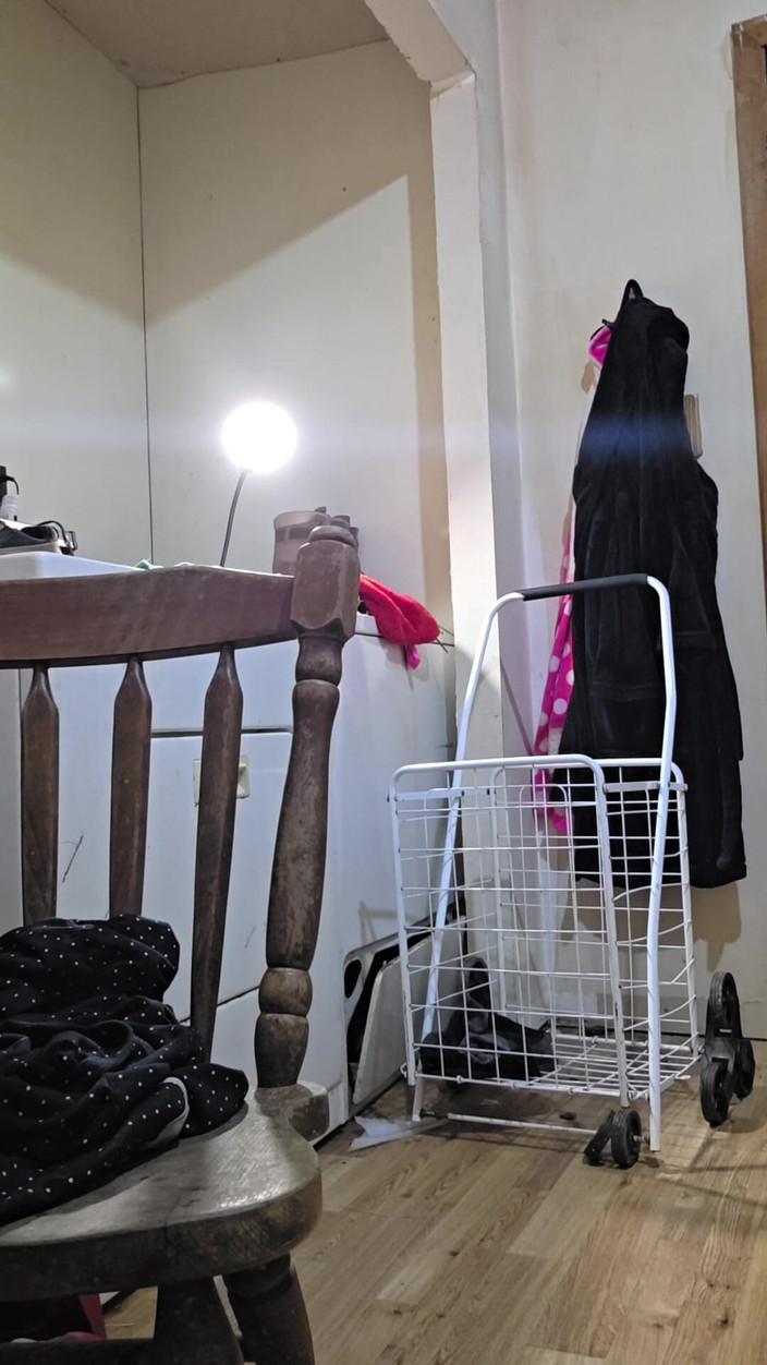 HerculesnVENUS: Nella doccia che cola egli divora quel fiore