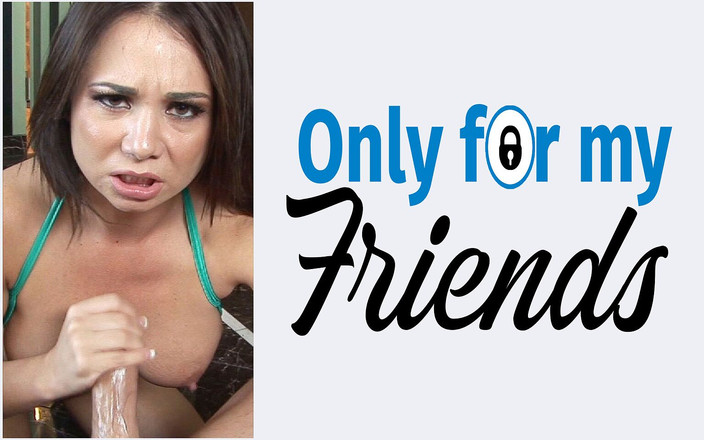 Only for my Friends: Holly West是一个不忠的荡妇，有两个柔软的乳房骑乘坚硬的鸡巴并给口交