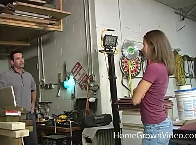 Homegrown GFs: Seksowna amatorka dostaje się w trójkącie