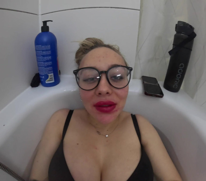 Queen_of_BDSM: Foot Goddess Gives Instructions in the Bathtub!