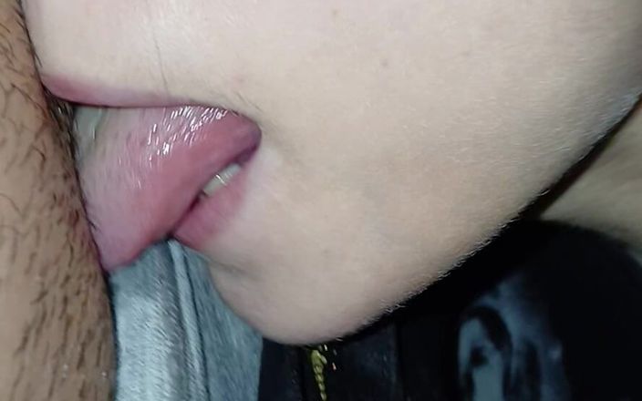 Lesbian-illusion: Beni parkta bir ağaca sabitladı ve açgözlü bir şekilde amımı yedi