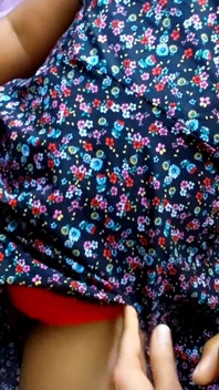 スリランカ人 - かわいい痴女がルームメイトを誘惑し、彼を彼女のおっぱいに射精させる - アジアのホットなカップル