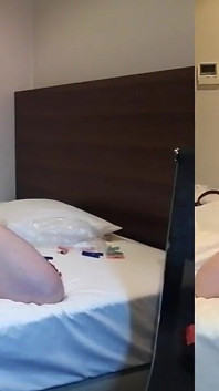 Anale masturbatie met een dildo
