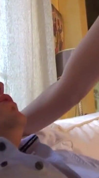 Lilia 19-letnia Marokańska dziewczyna połyka na swój pierwszy film porno