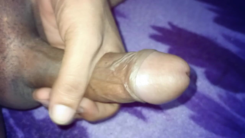 Luckky: Hintli seksi adam odada mastürbasyon yapıyor