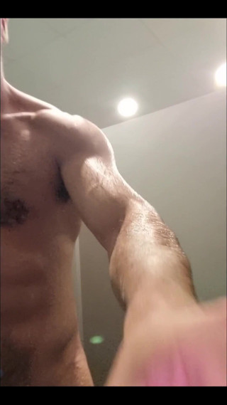 Sensualmassage: Veux-tu m’accompagner pour prendre une douche torride ?