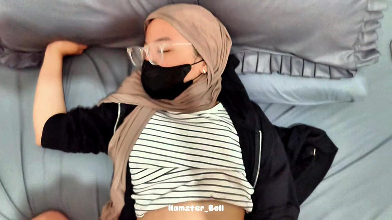 Hamster_Ball: Mengongkek Guru Agama Kolej Dalam Hujan