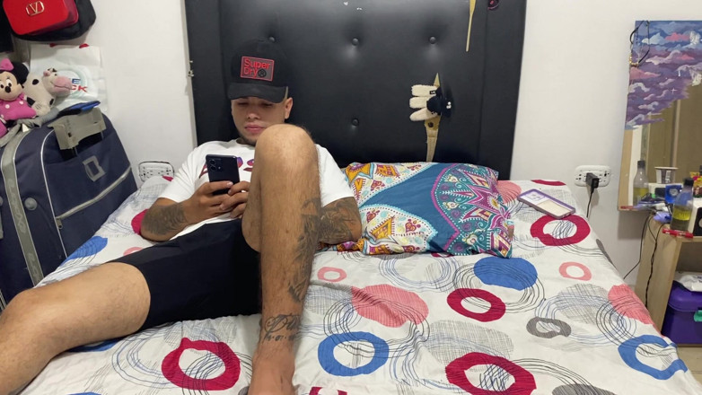 SaritaHott: Eu estou conversando com minha namorada por Wapp, mas minha...