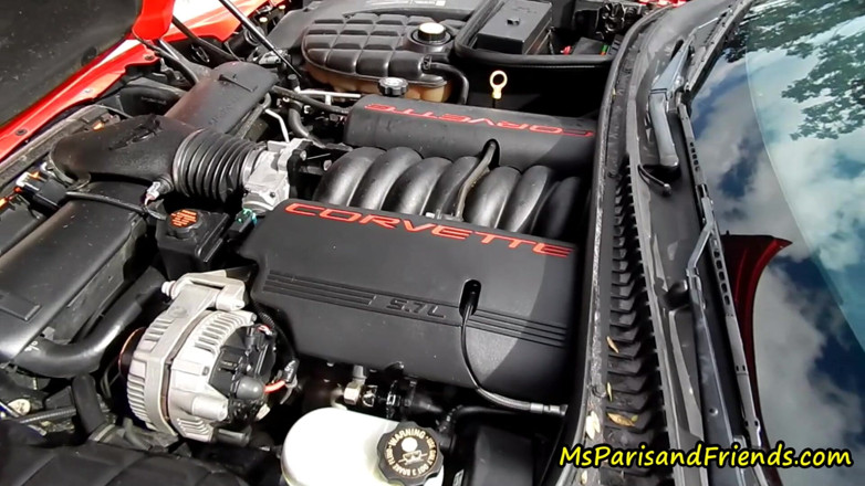 Ms Paris and Friends: Corvette Revving își încinge motorul
