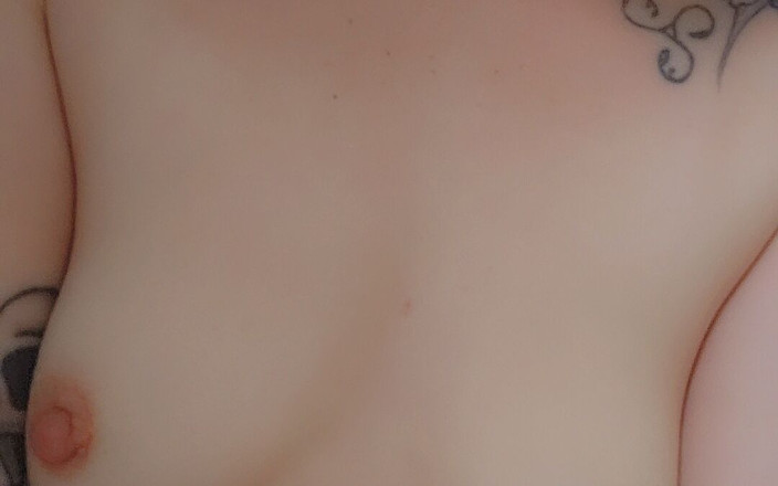 LilMunchkin_66: Banyo solosu seksi amcığımla oynuyor