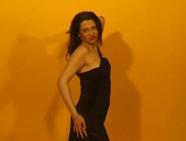 Flash Model Amateurs: Wunderbares brünettes mädchen in einer sinnlichen strip-show