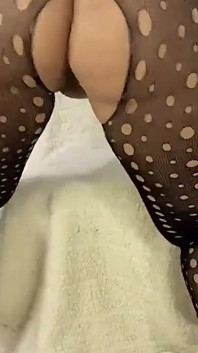 PAWG MILF in Tights Shaking Her Juicy Ass. She Warms up to Squirt 3