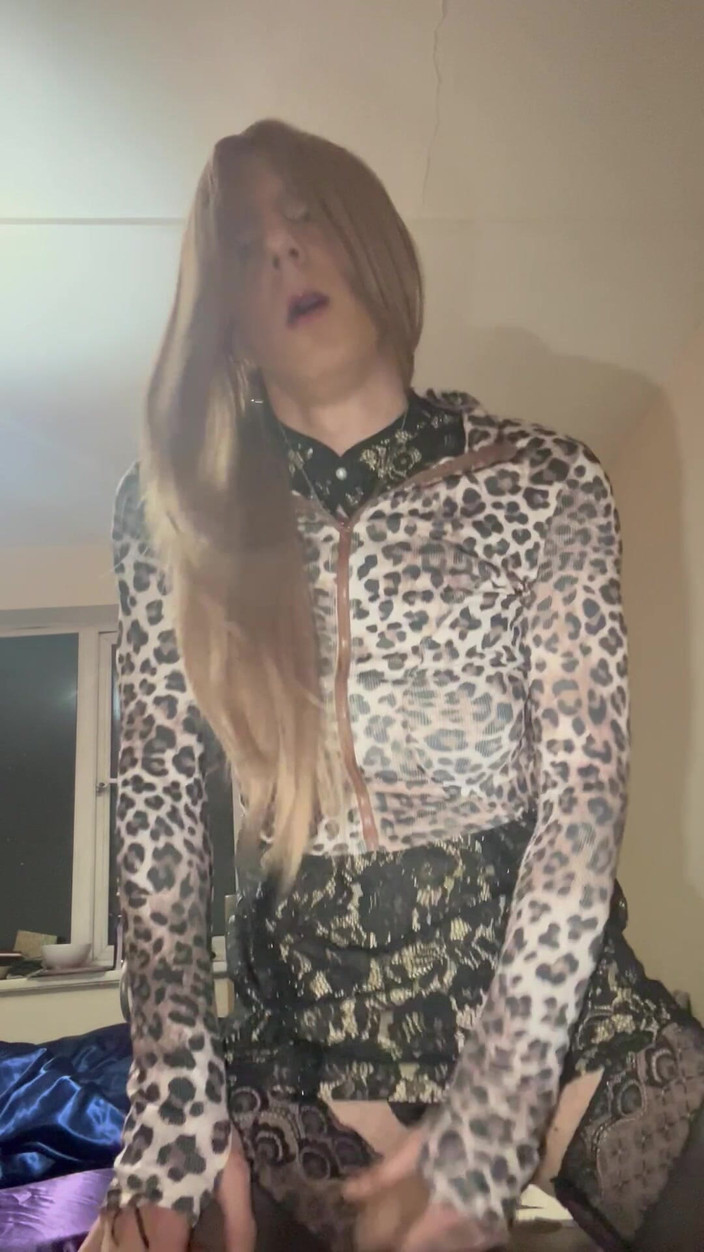 Jessica silk: Jess Silk dildoya biniyor