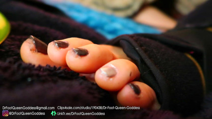 Dr. Foot Queen Goddess: Nail painting (gray) part 5