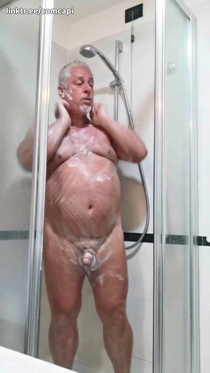 CiccioloBrizzolo: Masturbe puis douche - partie 2/2