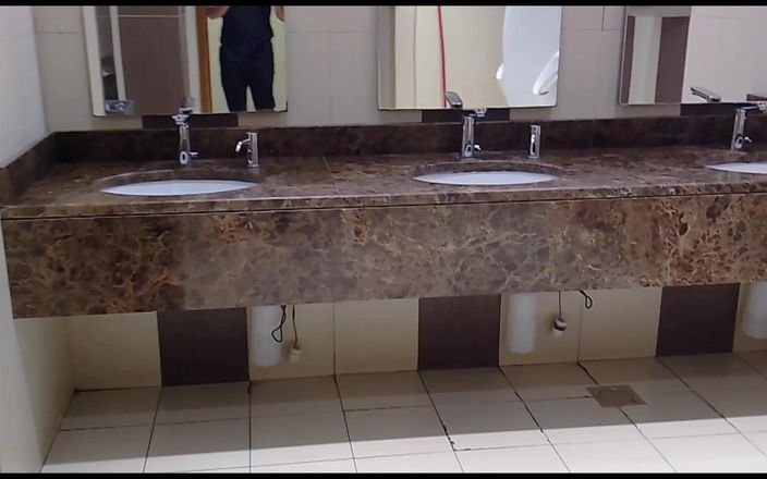 newvan: Masturbazione del bagno pubblico.iwasana barima thana